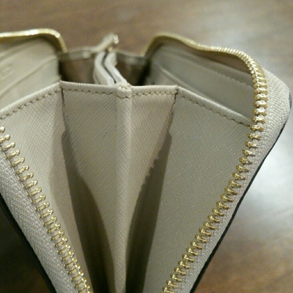 Michael Kors Python Beige Jet Zip Wallet - Picture 6 of 6